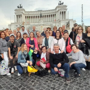 Grupo de viajantes da Cativa Operadora junto com os clientes da Girotrip Turismo